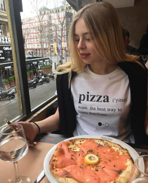 幽默又百搭！IG潮人都爱的ABlackandWhiteStory标语T恤