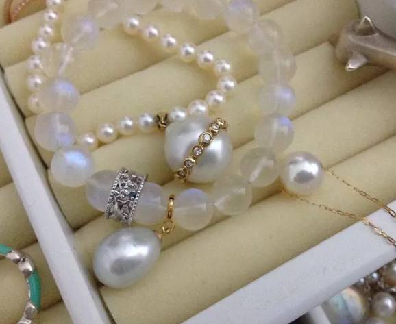 白珍珠漂亮还是灰珍珠漂亮,十大必买珍珠款式经典