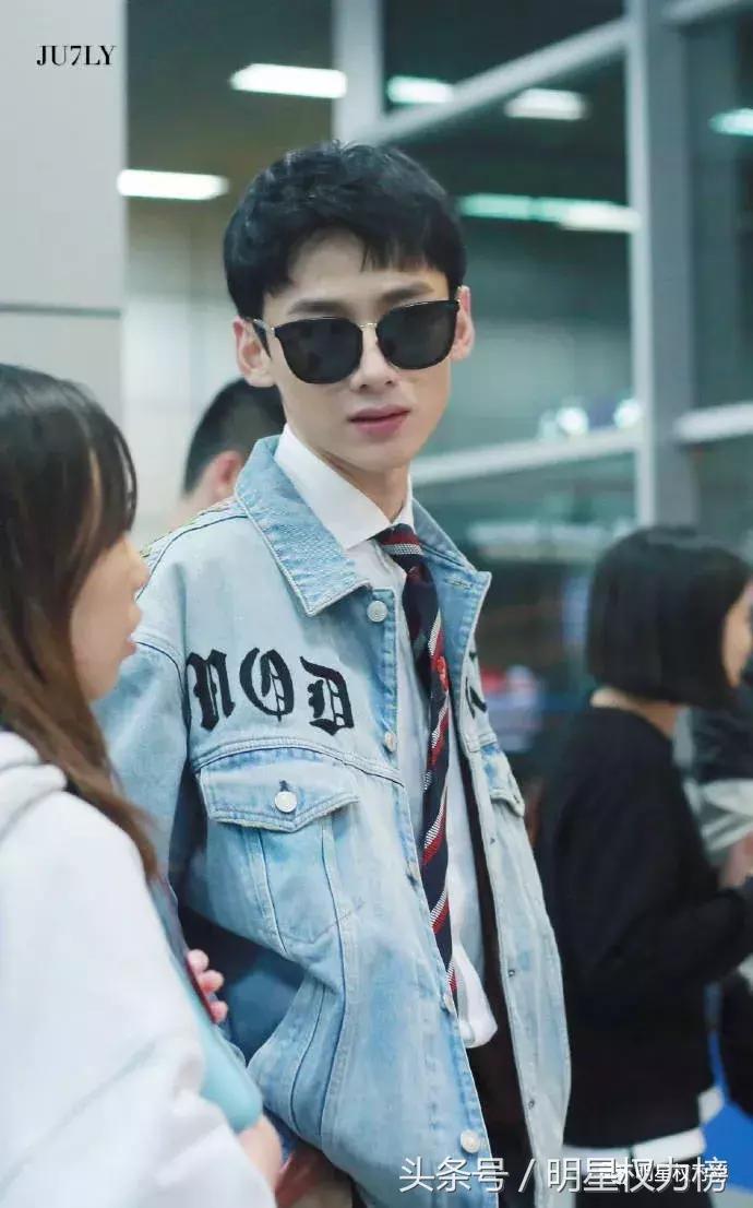 机场*服私**秀！李易峰王源白敬亭刘昊然谁才是引领潮流的时尚Icon？