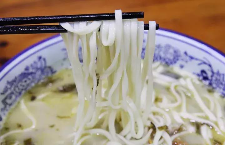 上海必吃榜第一名黄鱼面,上海50一碗的黄鱼面