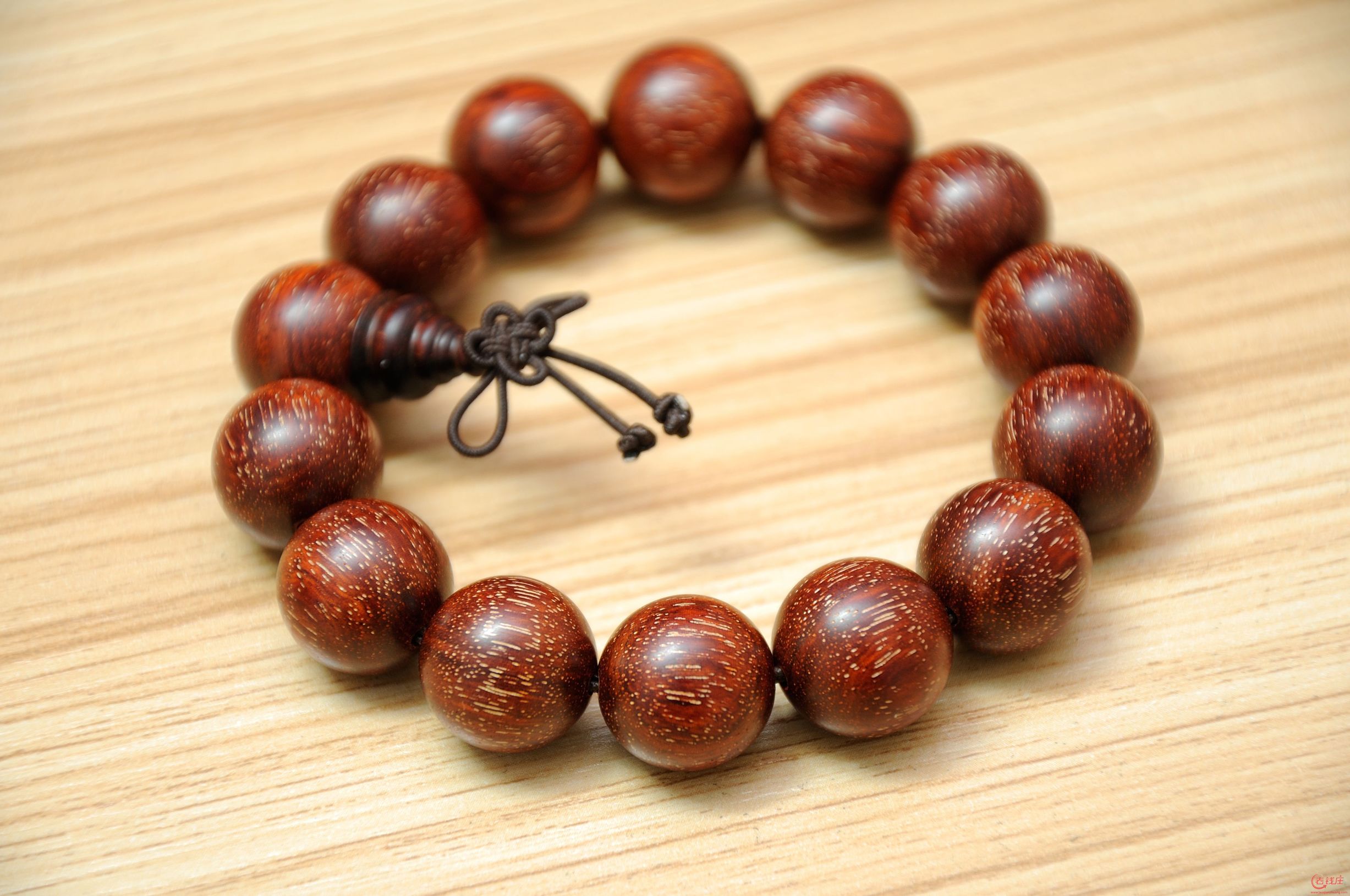 正确盘玩小叶紫檀手串方法,小叶紫檀手串盘玩掉色怎么回事