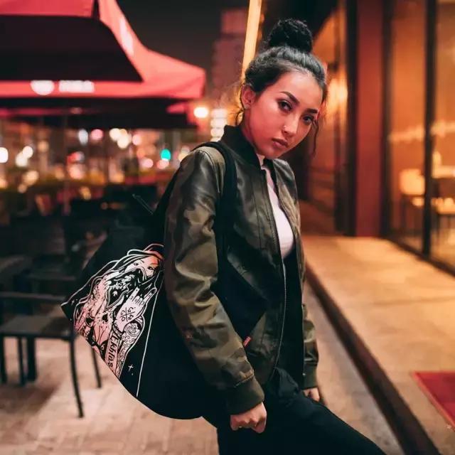 某宝好看衣服店铺推荐,好看不贵的潮牌店