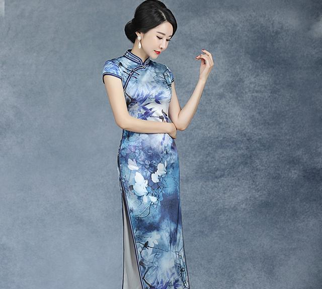 一袭旗袍显示柔美,真丝旗袍最能体现女人的优雅高贵