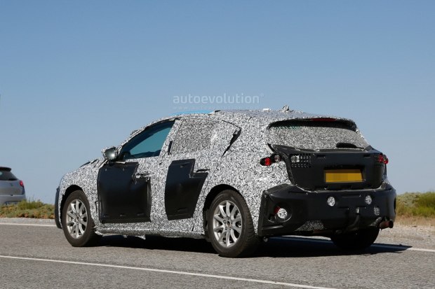 国产全新福克斯谍照/丰田CH-R赛车亮相/广汽讴歌TLX-L亮相