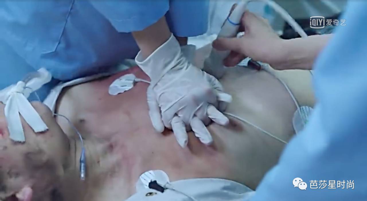 这一次,医疗电视剧可不止是医生们在谈恋爱了!