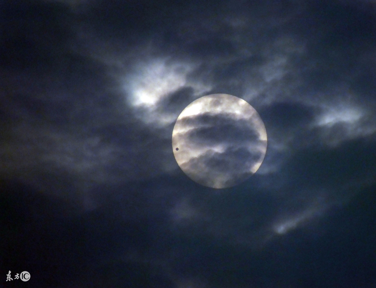 警惕判断黑痣恶变的七个早期信号,黑痣癌变会有什么症状