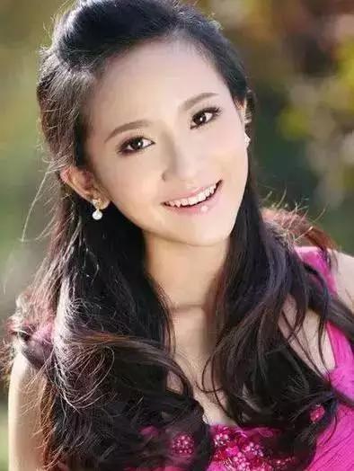 网红王思聪和女伴,王思聪和angelababy关系