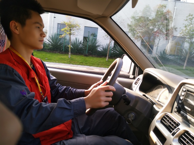 西部航空维修工程部张泽权:我所运送过的每一件航材,都是对生命的尊重