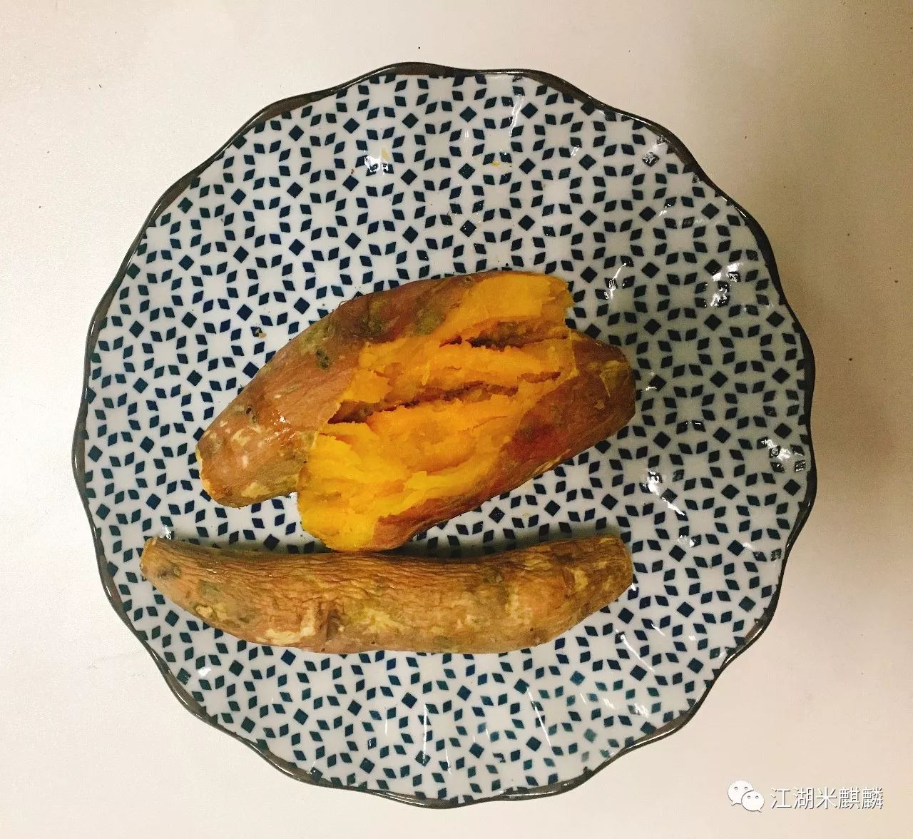 没了推着“汽油罐”的小贩,我们还能去哪吃甜到流汁儿的烤红薯?