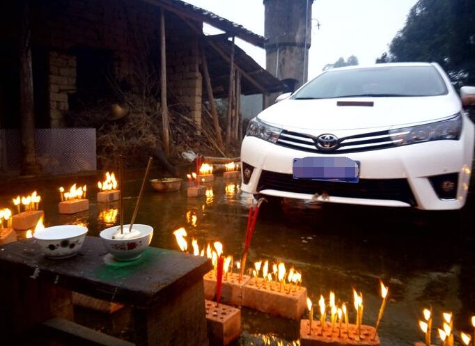 小伙提车回家,小伙提车回家过年