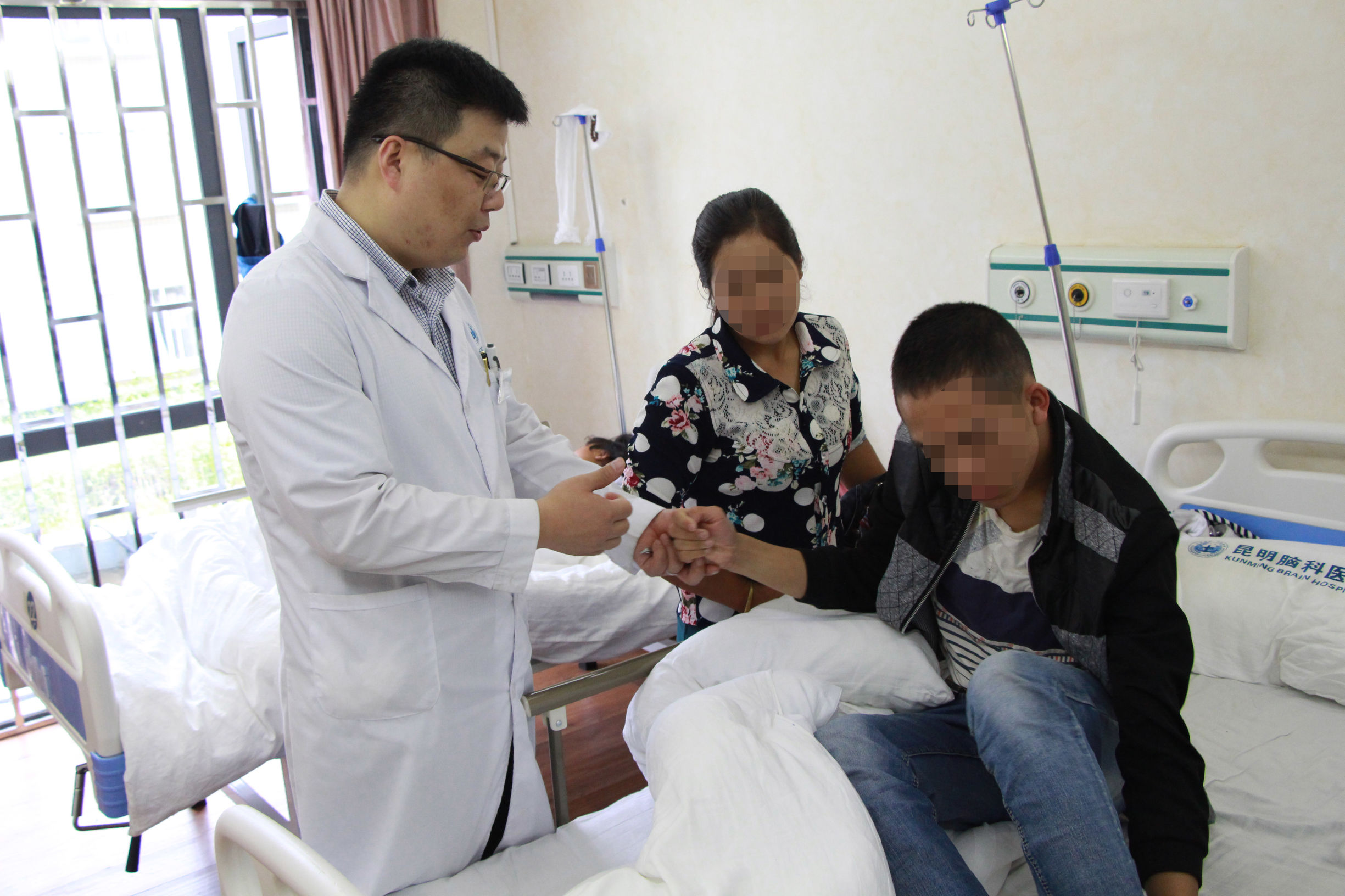 脑瘫病人康复费用,脑瘫8年康复大概需要多少钱