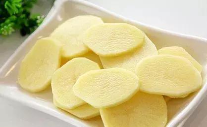 熬夜用的眼霜去黑眼圈去暗沉,脸色暗沉发黄黑眼圈吃什么药调理