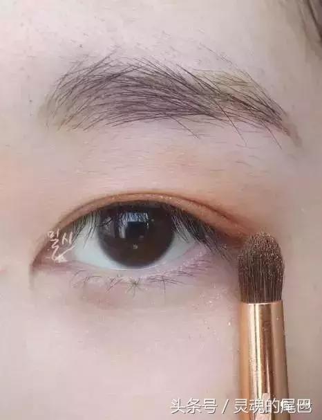 内双眼皮怎么画眼妆才好看,单眼皮日常眼妆怎么画显大又干净
