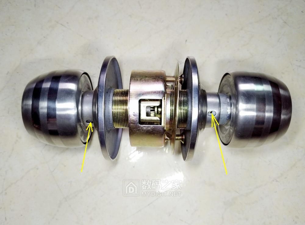 球形锁坏了怎么从木门上拆下来,室内门球形锁怎么拆