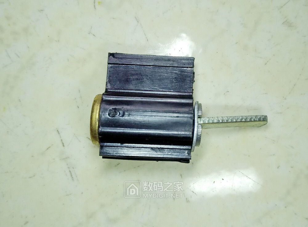 球形锁坏了怎么从木门上拆下来,室内门球形锁怎么拆