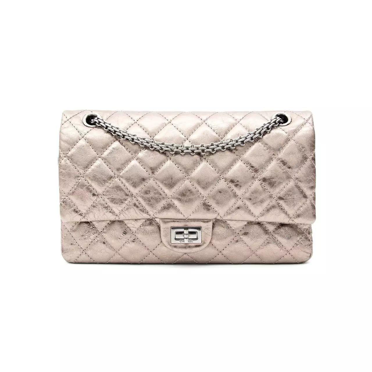 香奈儿cf钱包全球比价,月薪多少可以买香奈儿的包包