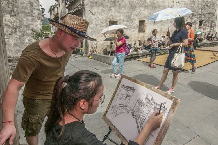 西递附近最著名的景点,西递村美丽的风景