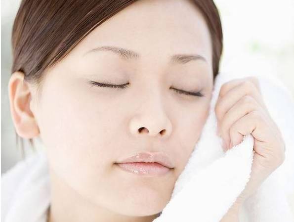 阿司匹林磨碎涂抹,阿司匹林捣碎敷脸上起到什么作用