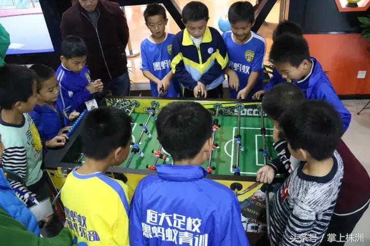 足球要从娃娃抓起不能随便放弃,足球要从娃娃抓起老报纸