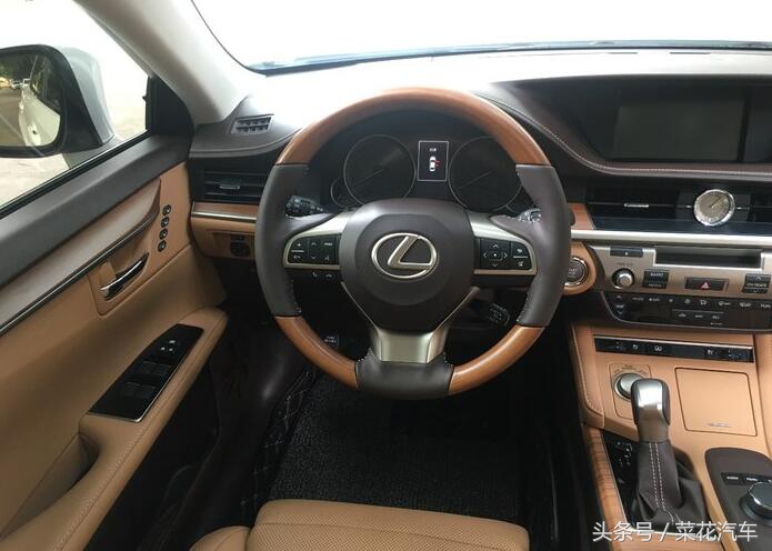 雷克萨斯30万提车,33万雷克萨斯