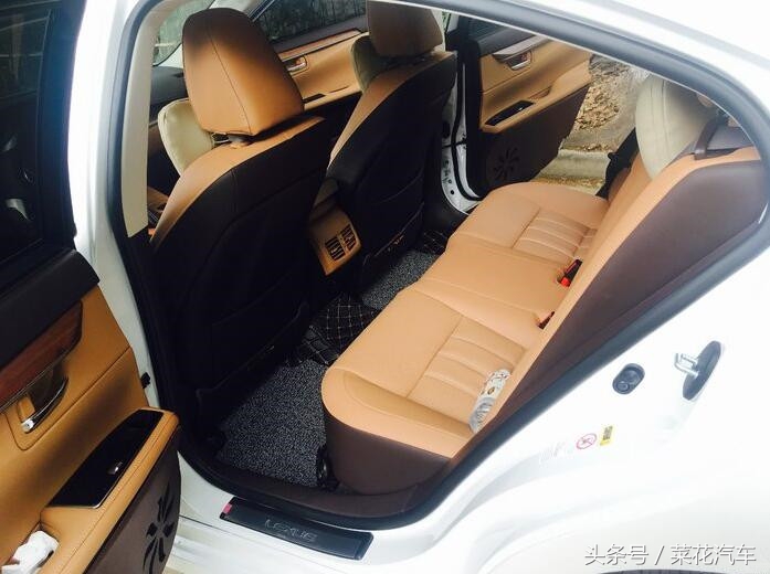 33万提雷克萨斯ES座椅让人无法自拔朋友看了内饰说后悔买了皇冠