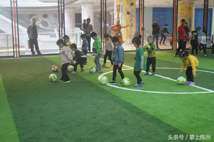 足球要从娃娃抓起宣传图,足球要从娃娃抓起图片