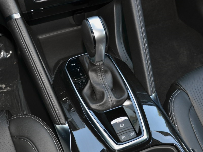 法国混血儿爸爸中国人,雷诺科雷傲正脸