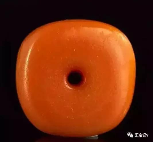 紫罗兰琥珀蜜蜡真假,琥珀蜜蜡紫光灯照真假