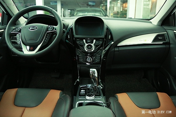 比亚迪携秦EV300、e5同步上市秦EV售价25.98万-30.98万