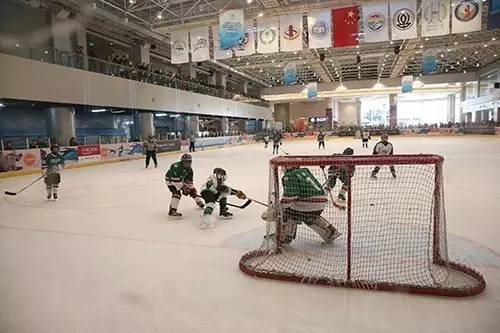 2021年北京市小学生旱地冰球联赛,勇敢者游戏小孩