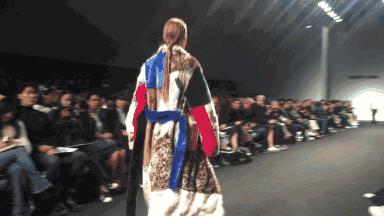韩国街拍高清时装秀,韩国时装周街拍情侣