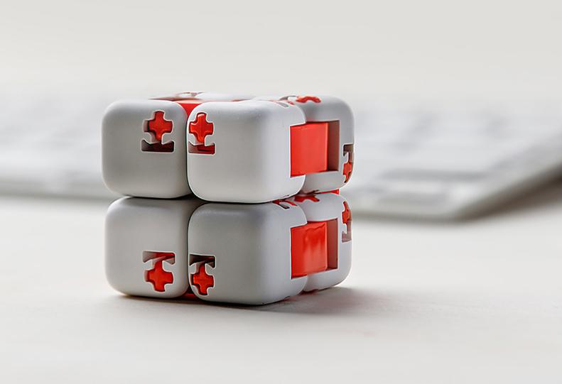 用乐高积木拼指尖陀螺,小米指尖积木新花样