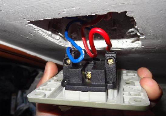 插座接触不良修复,插座接触不良老是断电怎么办