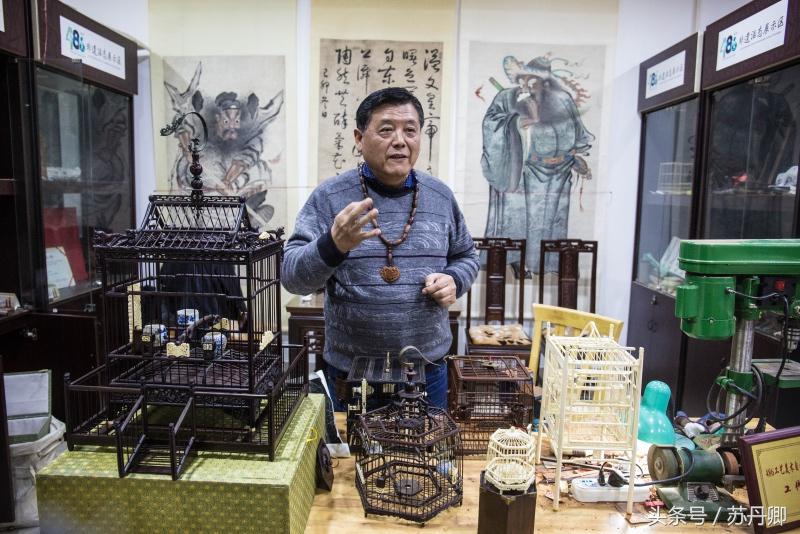 他靠炒股赢来的钱传承了近一辈子的宫廷鸟笼