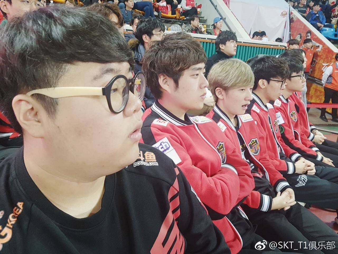 faker鍥犱激鏆傜璧涘満鍚庣殑skt,sktfaker鍜屽皬鑺辩敓