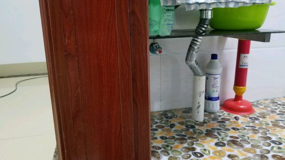 新装修的房子特别干燥怎么解决,潮湿发霉的房子应该怎么处理