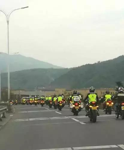 绍兴又双叒叕现土豪婚礼！摩托机车队迎亲，10层大酒店做嫁妆！