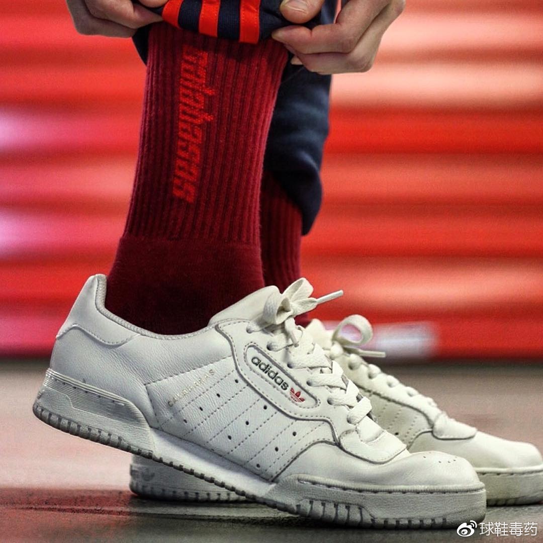 球鞋与袜子为什么那么滑,袜子总是滑到鞋底