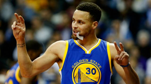 库里的进攻招式之一:把后撤步变成“小碎步”用来欺骗防守人!