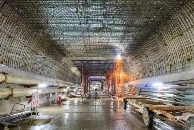 倒计时43天！武汉首条高富帅专列地铁下月就要通车啦！