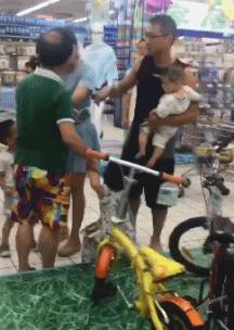 日本女艺人拍摄花絮,女演员拍戏结果以假乱真