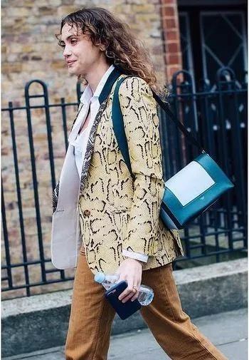 月薪5000的我是怎么存钱买房的,月入多少穿得起celine