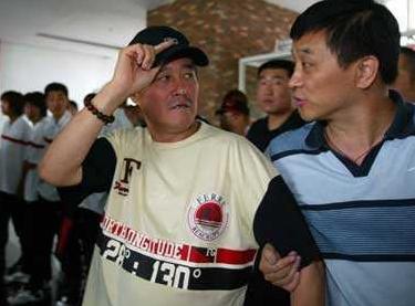 退出足坛的老板有哪些,那些退出足球的老板