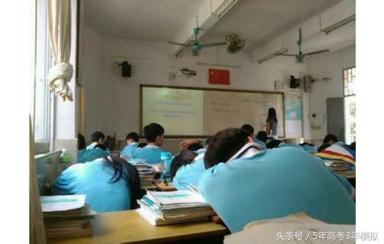睡眠少怎么上课不困,上课犯困掐哪里能清醒