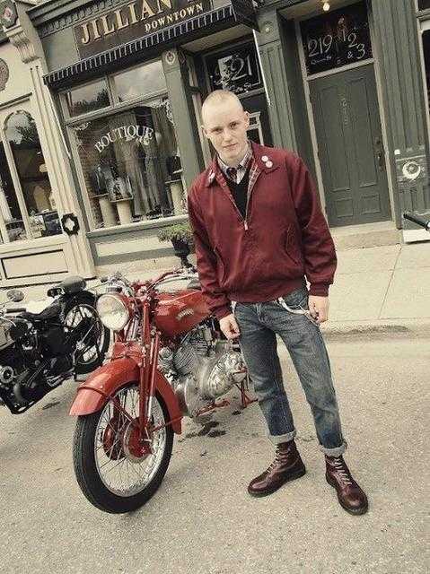 drmartens马丁靴棕色搭配,drmartens马丁靴穿搭