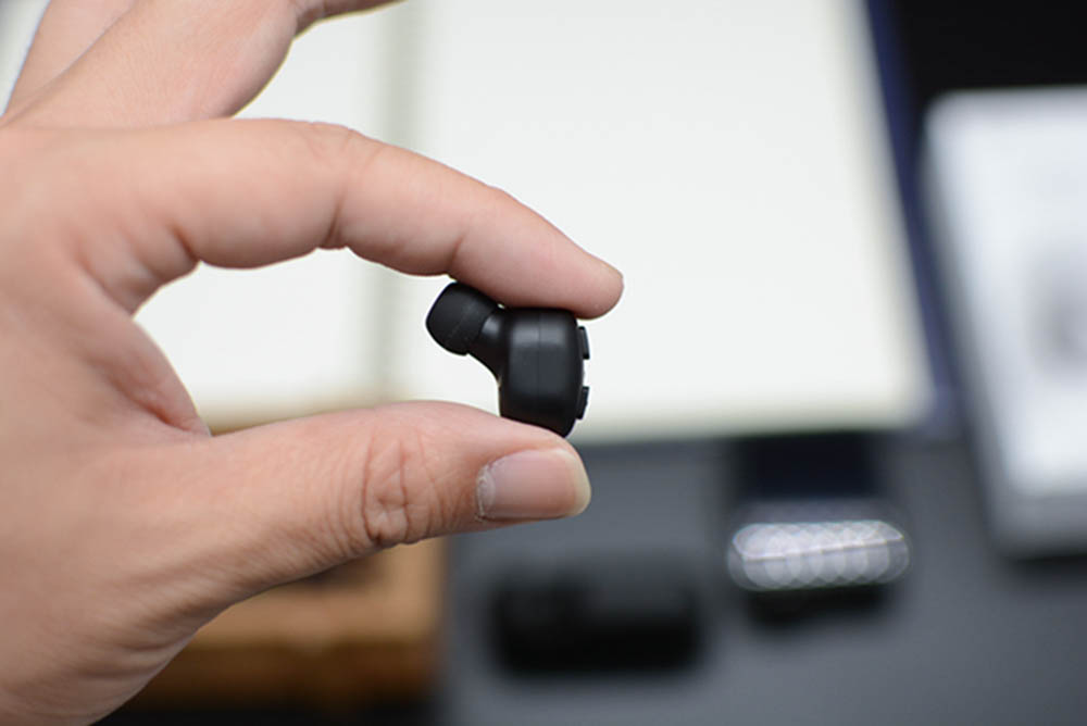 仅有指头大小i!QCY超迷你蓝牙耳机QCYmini1评测