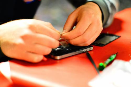 “搞机社”推出手机ATM机，用无人设备切入10亿市场