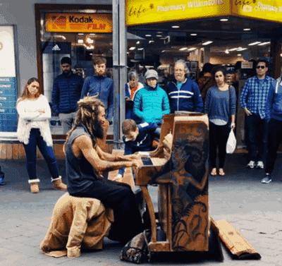 他们有钱,会玩,没有中产焦虑