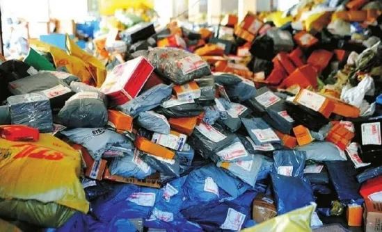 “双11”快递拆爽了？你可能不知道：快递垃圾能铺满40万个足球场