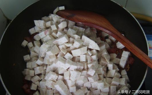 芋头糕口感细软，绵甜香糯，营养价值高，关键还不长肉！